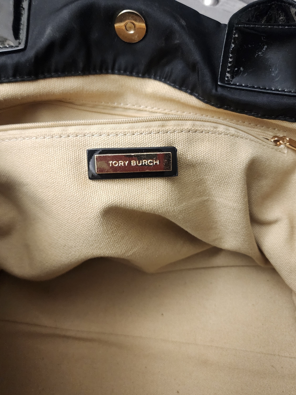 Tory Burch Black Patent Logo Tote Detail - Great Condition - Clean Inside - Picture 10 of 11